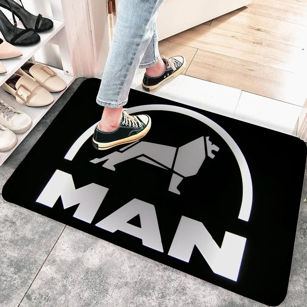 Neueste Fußmatte mit LKW-Logo  – Commercial Kitchen Door Bewertung und Preis